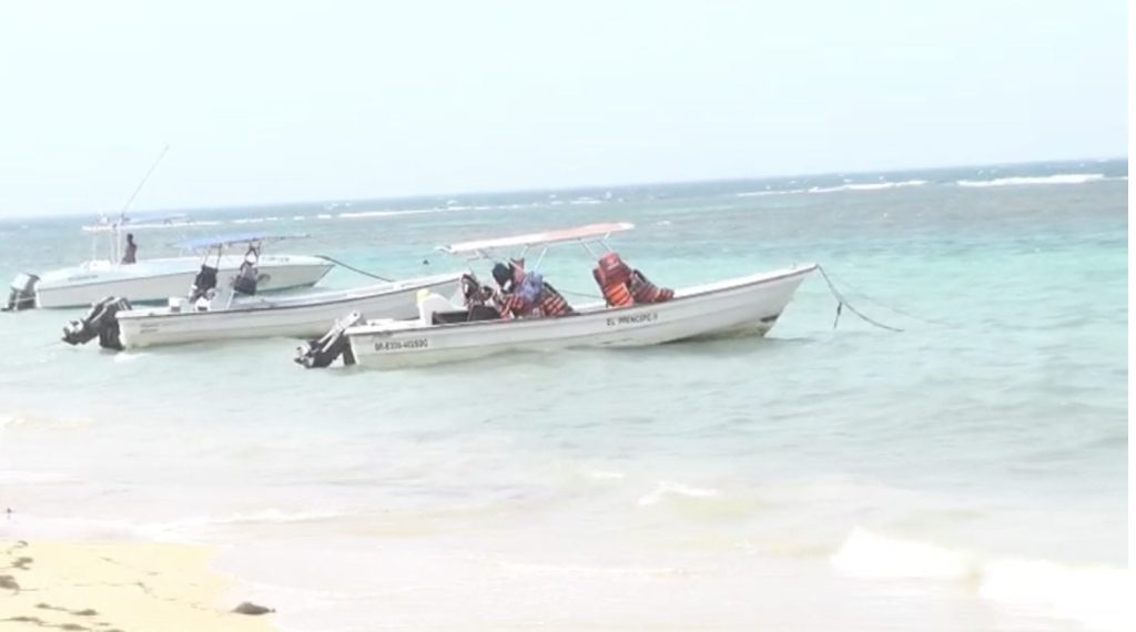 Dueños de embarcaciones turísticas piden rompeolas para proteger sus naves en Las Terrenas