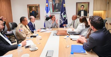 SNS y Colegio Médico pactan control de horarios y mejoras para pasantes