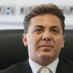 A los 51 años el cantante Cristian Castro se gradúa de preparatoria con honores