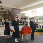 Realizan guardia de honor en homenaje póstumo al exdiputado y periodista Andrés Matos «Licho» en el Palacio Municipal