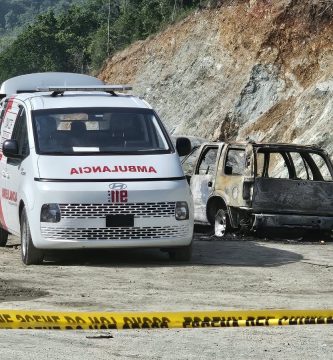 Hallan una persona calcinada junto a un vehículo incendiado en mina de La Vega