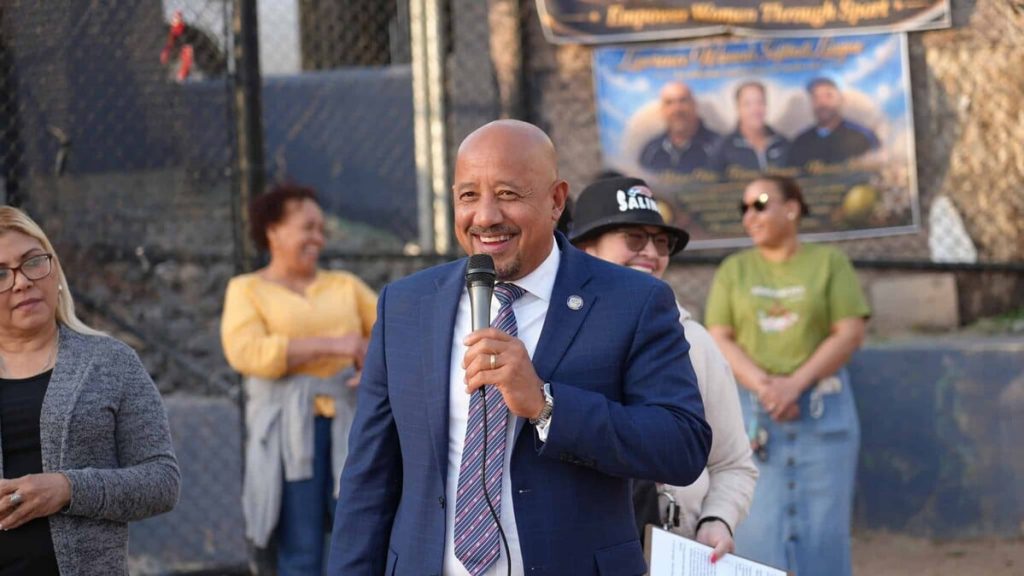 Alcalde de Lawrence queda en libertad tras ser detenido por el FBI